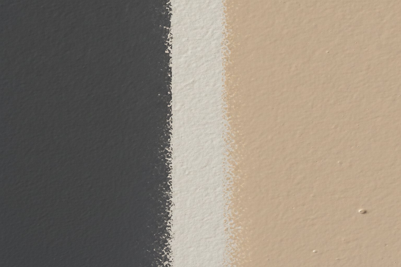 Side-by-side comparison of flat matte paint and eggshell low-sheen paint on wall swatches